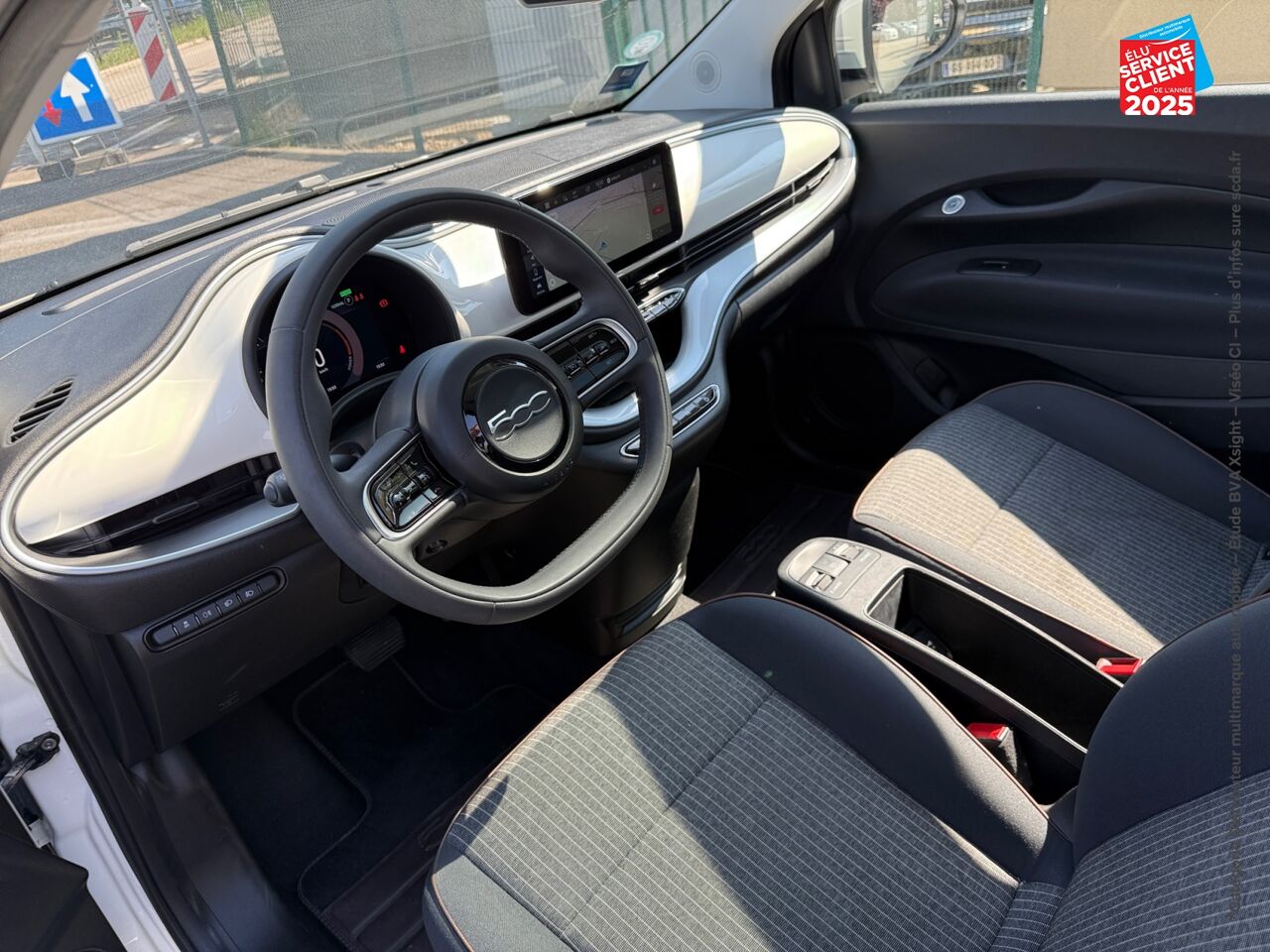 Véhicule d'occasion FIAT 500 E 118CH ICONE TPANO GPS CAMERA chez HESS Automobile