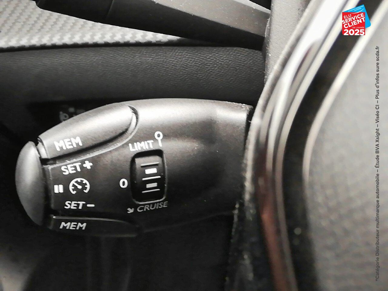 Véhicule d'occasion PEUGEOT 208 1.2 PURETECH 75CH SS STYLE chez Renault Colmar