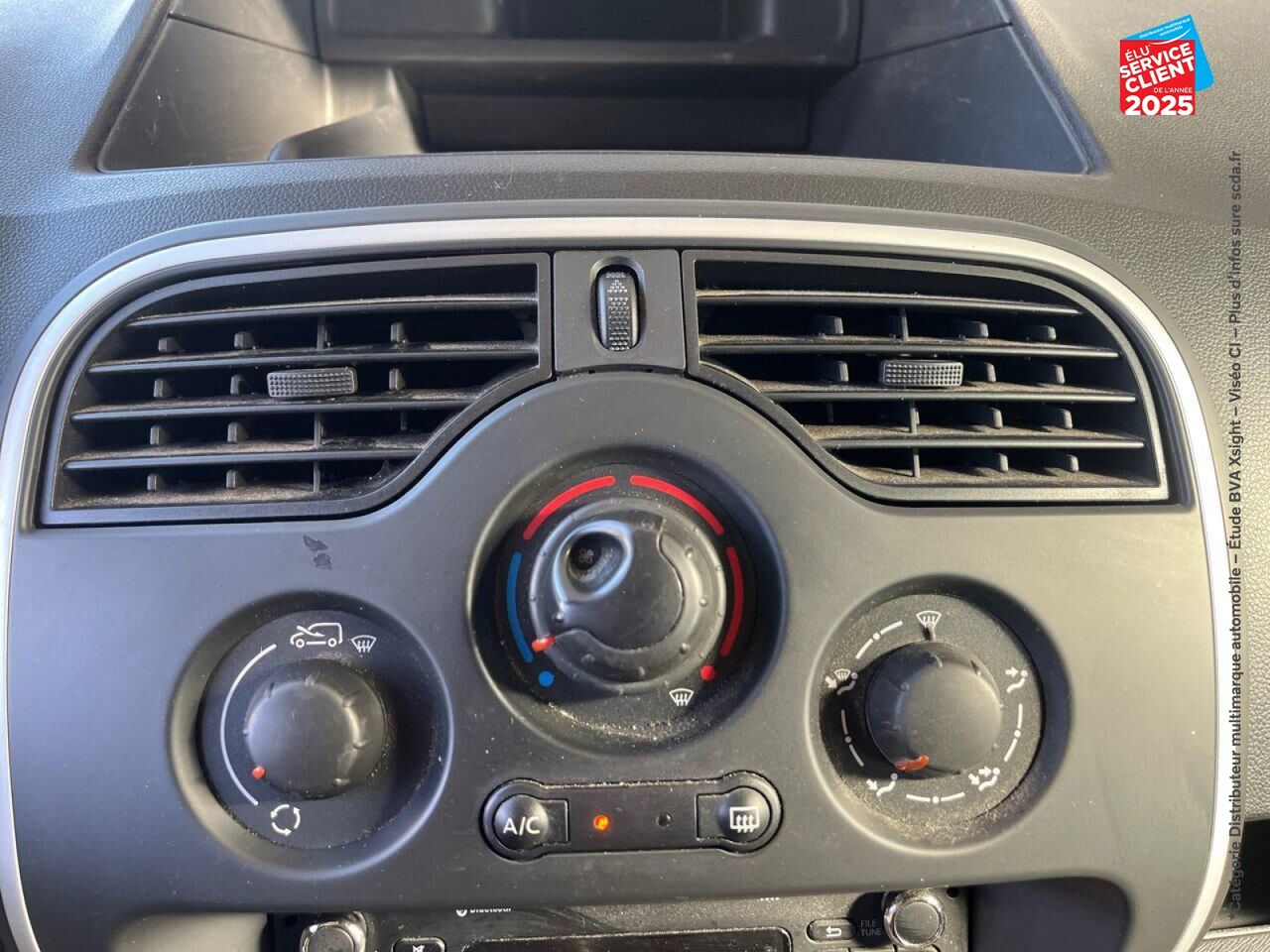 Véhicule d'occasion RENAULT KANGOO EXPRESS 1.5 BLUE DCI 80CH GRAND CONFORT chez Toyota Verdun