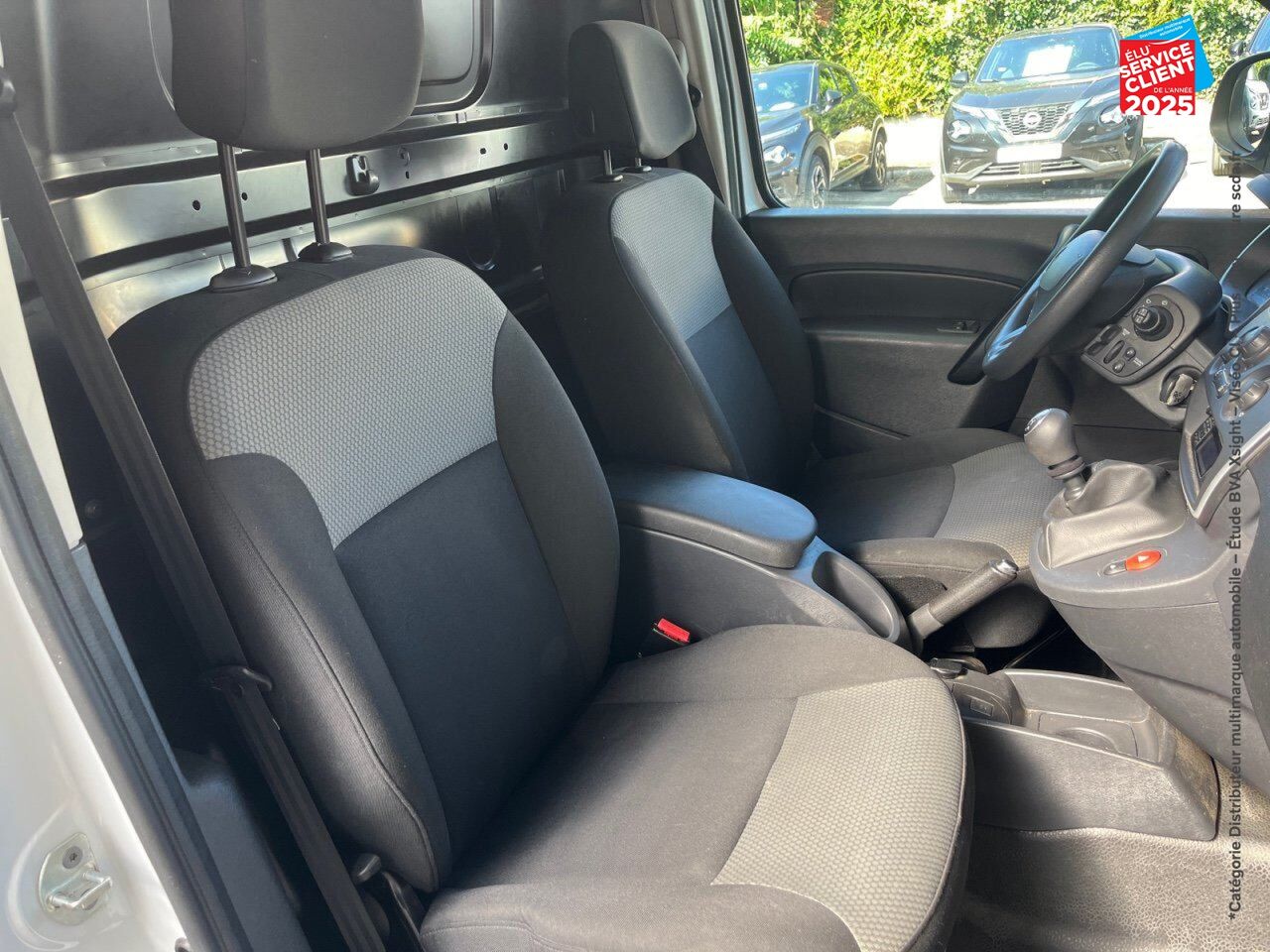 Véhicule d'occasion RENAULT KANGOO EXPRESS 1.5 BLUE DCI 80CH GRAND CONFORT chez Toyota Verdun