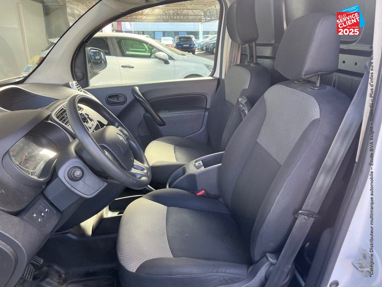 Véhicule d'occasion RENAULT KANGOO EXPRESS 1.5 BLUE DCI 80CH GRAND CONFORT chez Toyota Verdun