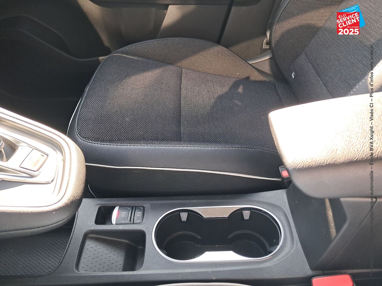 Véhicule d'occasion RENAULT CAPTUR 1.3 TCE MILD HYBRID 160CH TECHNO EDC chez Renault Saint-Louis