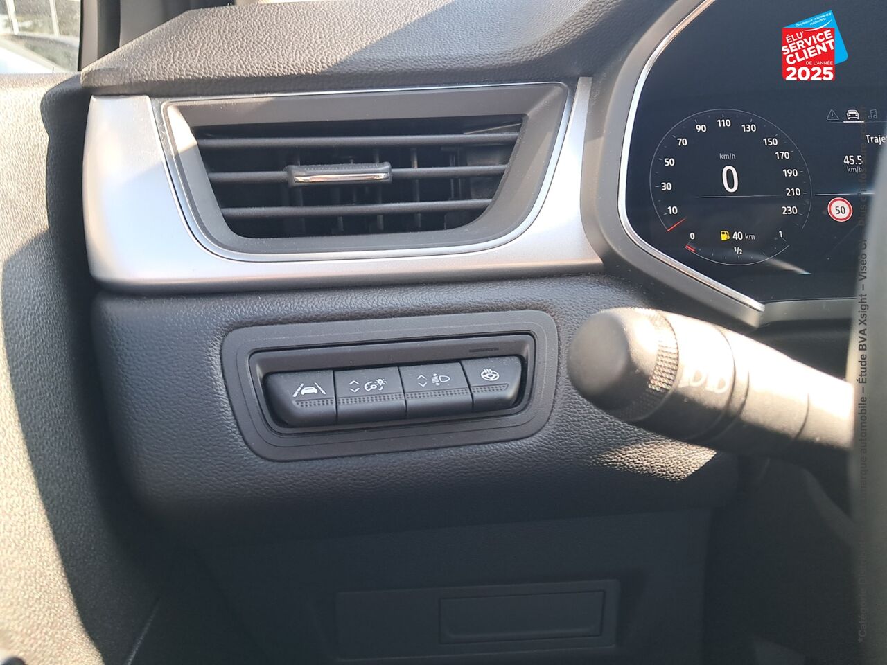 Véhicule d'occasion RENAULT CAPTUR 1.3 TCE MILD HYBRID 160CH TECHNO EDC chez Renault Saint-Louis