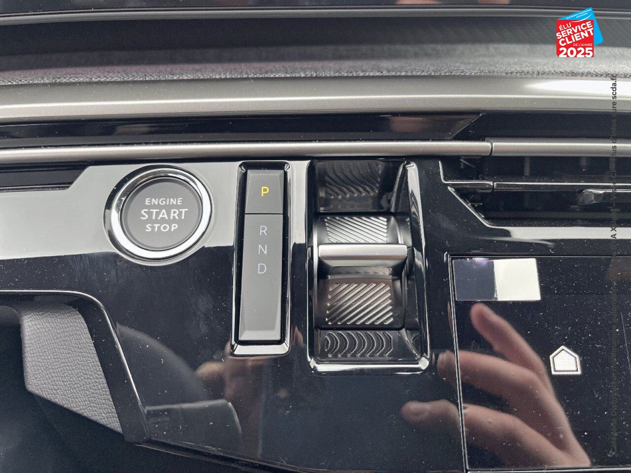 Véhicule d'occasion PEUGEOT 3008 ELECTRIQUE 210CH BATTERIE 73 KWH ALLURE chez Renault Colmar