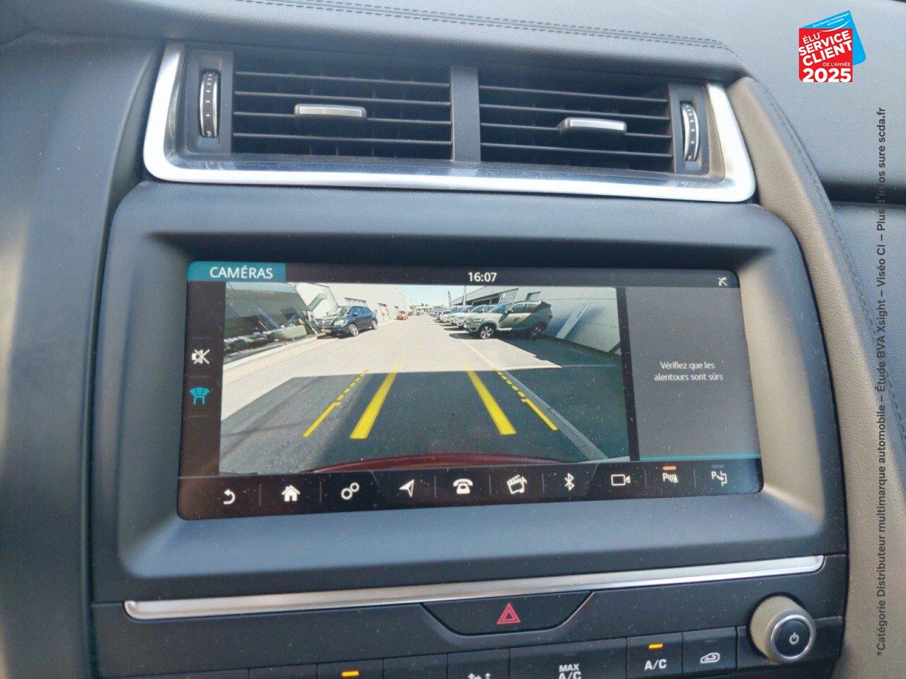 Véhicule d'occasion JAGUAR E-PACE 2.0P 200CH SE AWD BVA9 chez BMW Dole