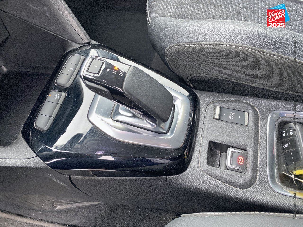 Véhicule d'occasion OPEL CORSA CORSA-E 136CH ELEGANCE chez Opel Besançon