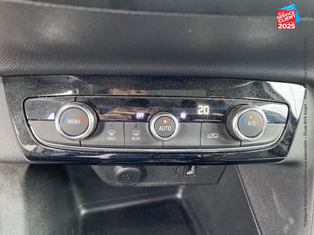 Véhicule d'occasion OPEL CORSA CORSA-E 136CH ELEGANCE chez Opel Besançon