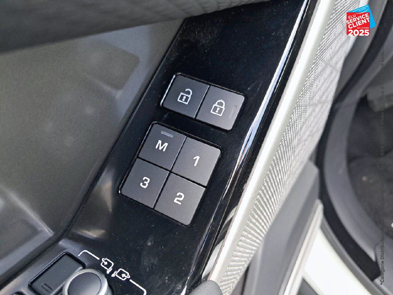 Véhicule d'occasion LAND-ROVER RANGE ROVER VELAR 2.0 P400E 404CH PHEV S AWD BVA AM23 chez Land Rover Strasbourg