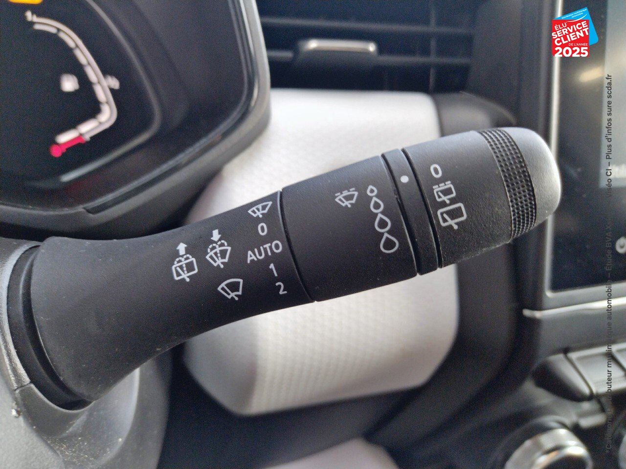 Véhicule d'occasion RENAULT CLIO 1.0 TCE 90CH TECHNO chez Renault Sélestat