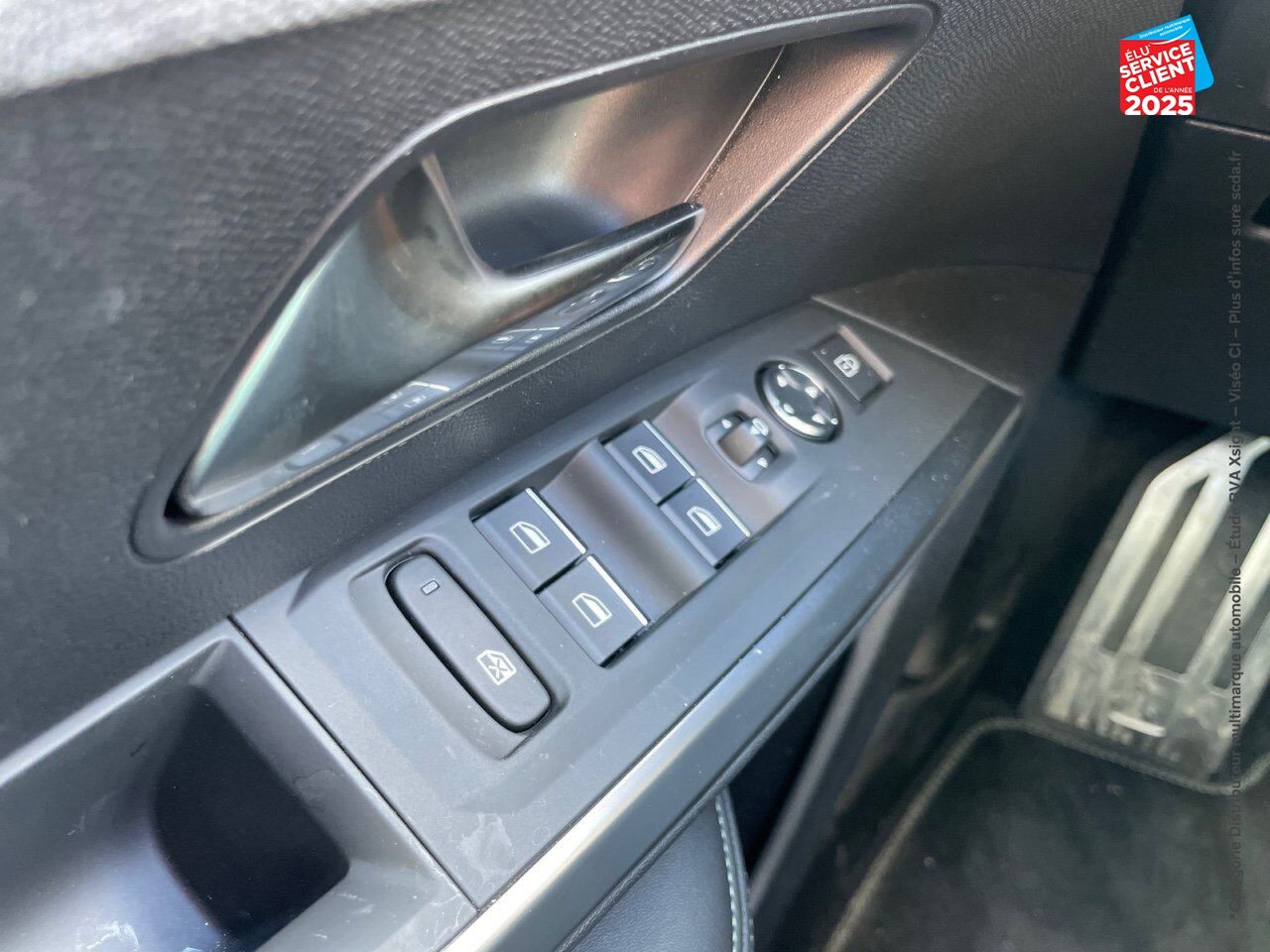 Véhicule d'occasion PEUGEOT 5008 ELECTRIQUE 210CH BATTERIE 73 KWH GT chez Renault Colmar