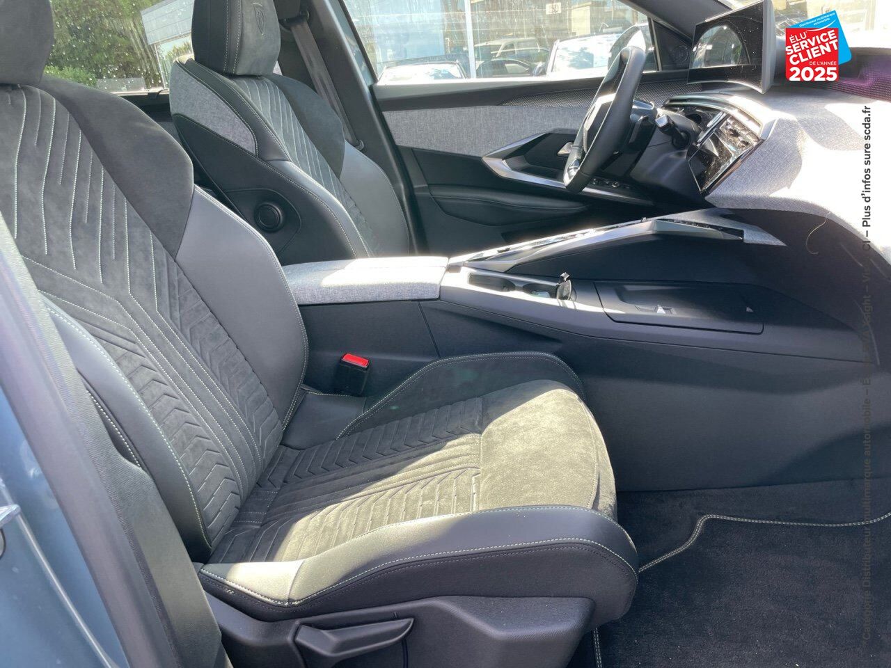Véhicule d'occasion PEUGEOT 5008 ELECTRIQUE 210CH BATTERIE 73 KWH GT chez Renault Colmar