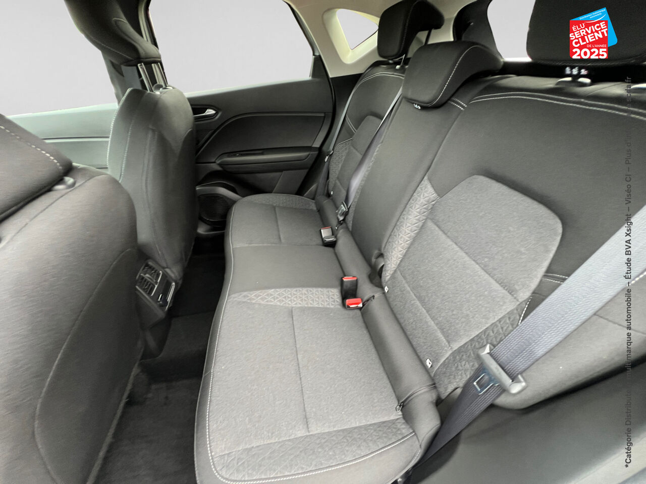 Véhicule d'occasion RENAULT CAPTUR 1.6 E-TECH HYBRIDE 145CH EVOLUTION GPS chez Hyundai Epernay