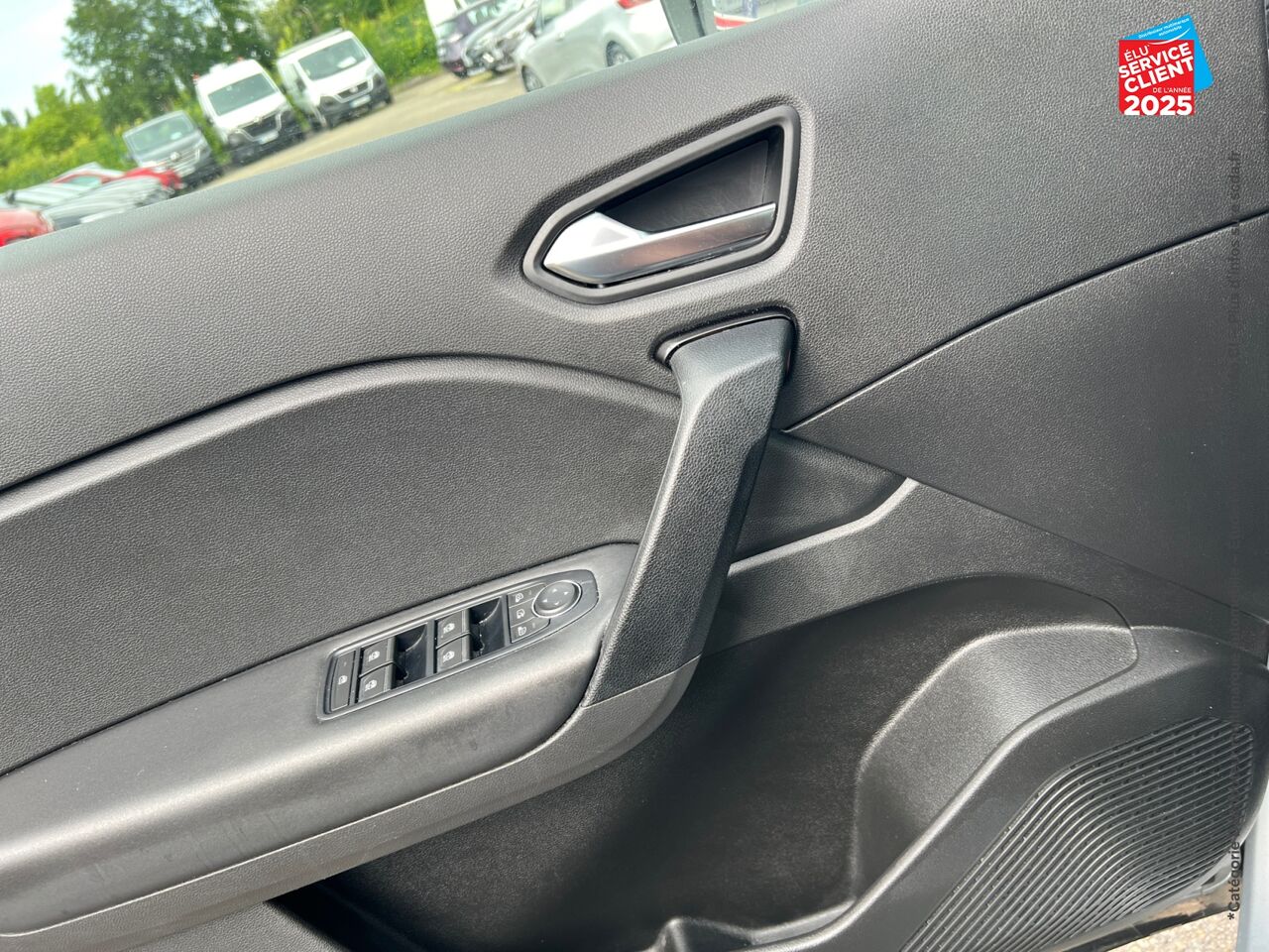Véhicule d'occasion RENAULT CAPTUR 1.6 E-TECH HYBRIDE 145CH EVOLUTION GPS chez Hyundai Epernay