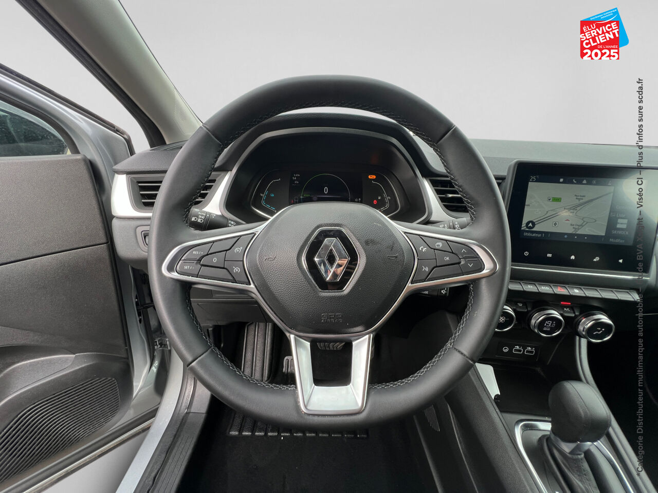Véhicule d'occasion RENAULT CAPTUR 1.6 E-TECH HYBRIDE 145CH EVOLUTION GPS chez Hyundai Epernay