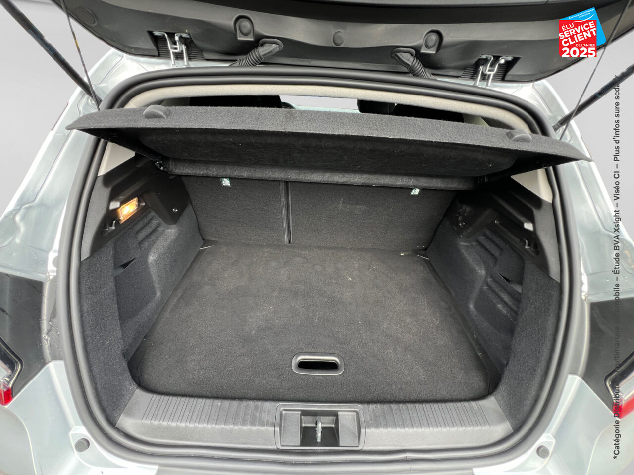 Véhicule d'occasion RENAULT CAPTUR 1.6 E-TECH HYBRIDE 145CH EVOLUTION GPS chez Hyundai Epernay