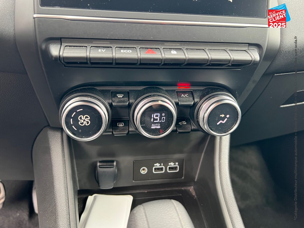 Véhicule d'occasion RENAULT CAPTUR 1.6 E-TECH HYBRIDE 145CH EVOLUTION GPS chez Hyundai Epernay