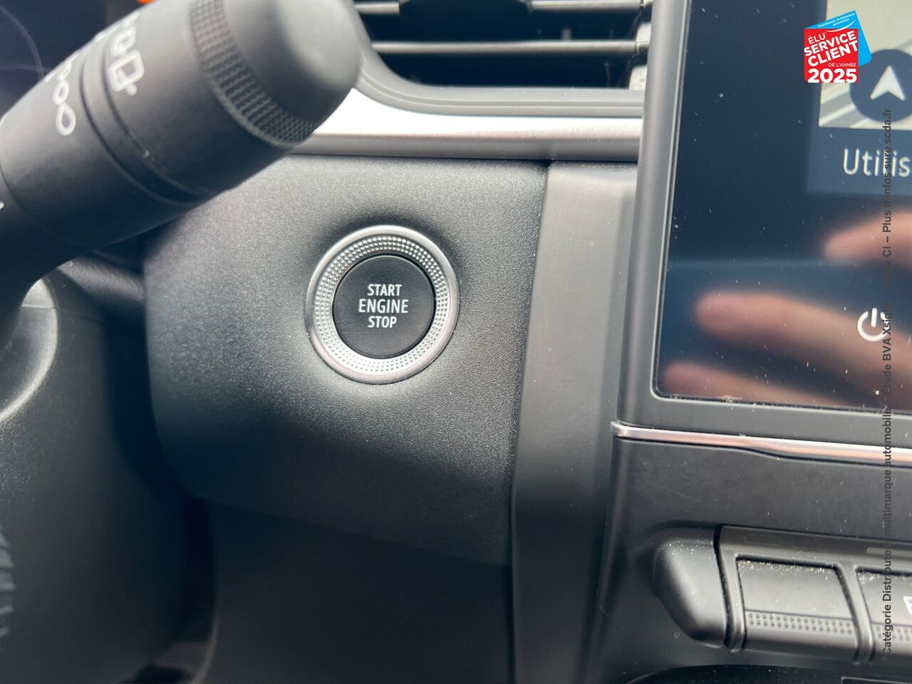Véhicule d'occasion RENAULT CAPTUR 1.6 E-TECH HYBRIDE 145CH EVOLUTION GPS chez Hyundai Epernay
