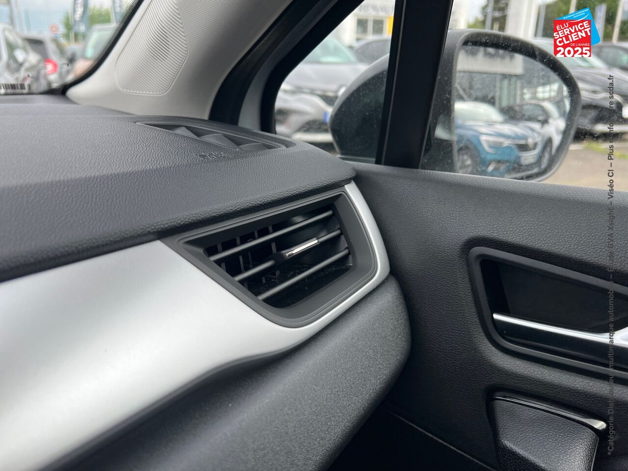 Véhicule d'occasion RENAULT CAPTUR 1.6 E-TECH HYBRIDE 145CH EVOLUTION GPS chez Hyundai Epernay