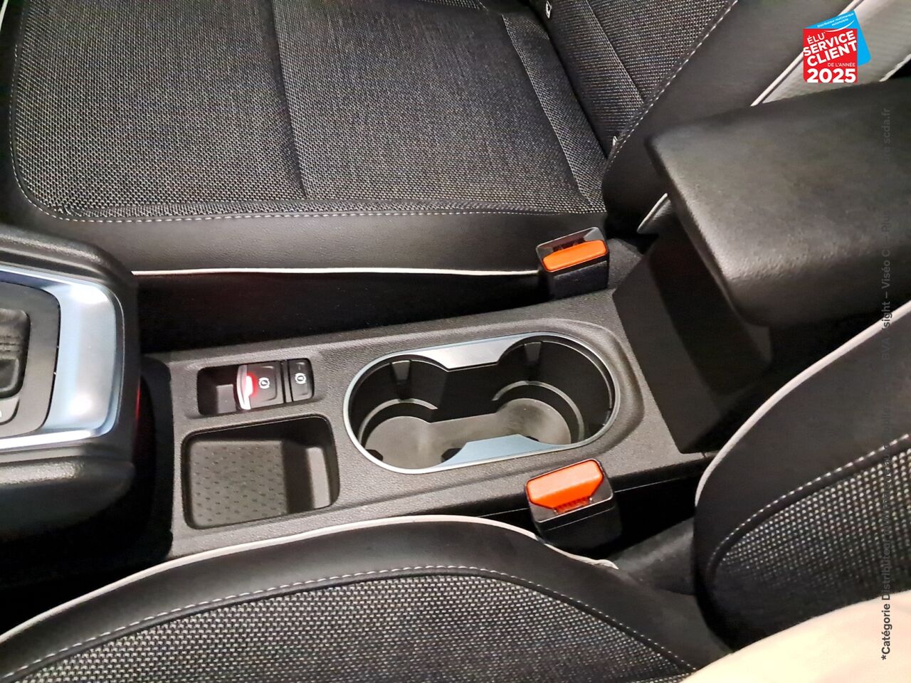 Véhicule d'occasion RENAULT CAPTUR 1.6 E-TECH HYBRIDE 145CH TECHNO chez Toyota Saint Dizier