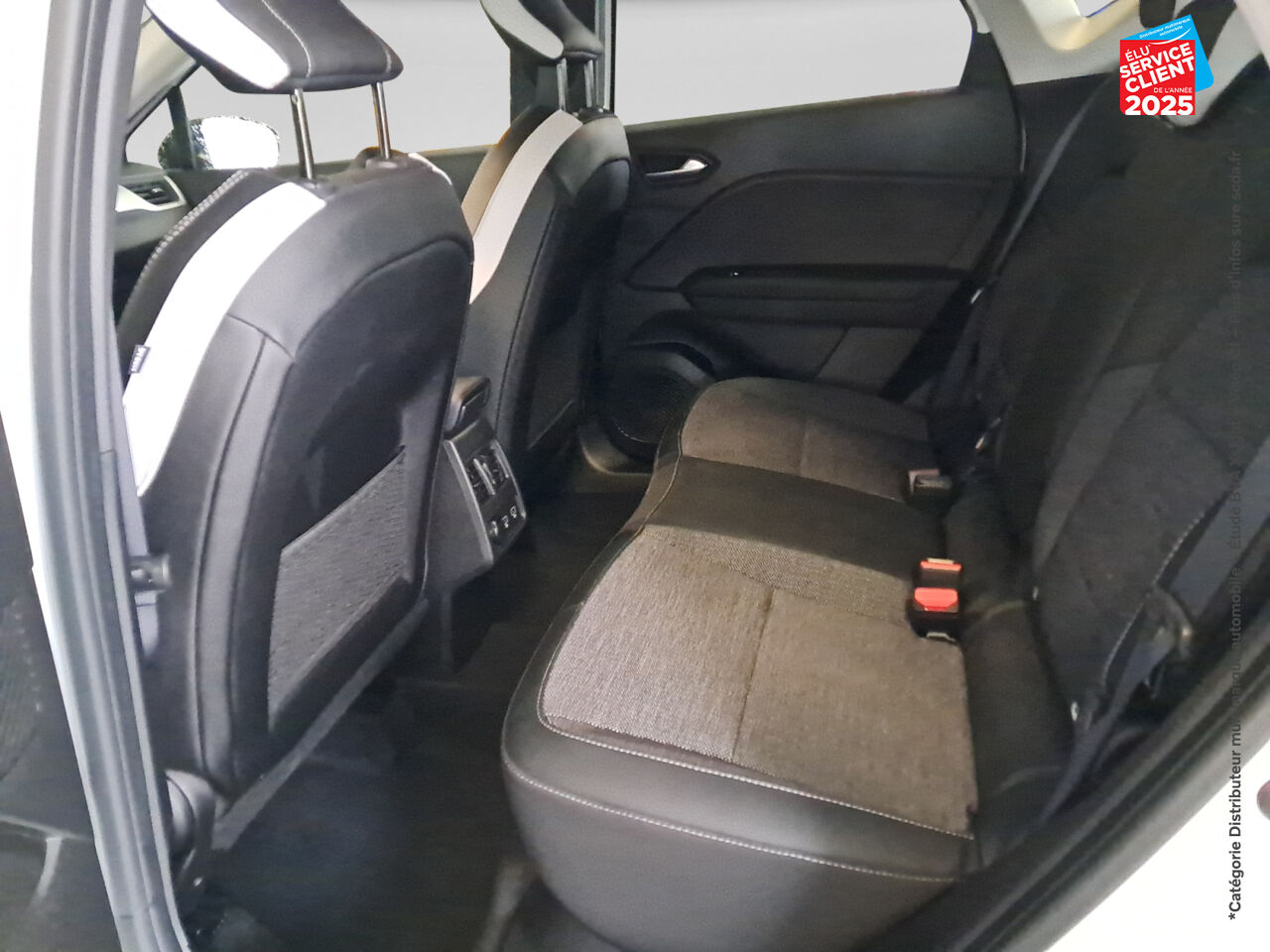 Véhicule d'occasion RENAULT CAPTUR 1.6 E-TECH HYBRIDE 145CH TECHNO chez Toyota Saint Dizier