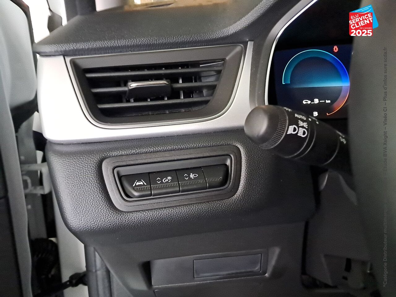 Véhicule d'occasion RENAULT CAPTUR 1.6 E-TECH HYBRIDE 145CH TECHNO chez Toyota Saint Dizier
