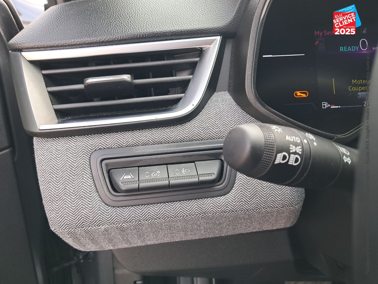 Véhicule d'occasion RENAULT CLIO 1.6 E-TECH HYBRIDE 145CH TECHNO chez Toyota Thionville