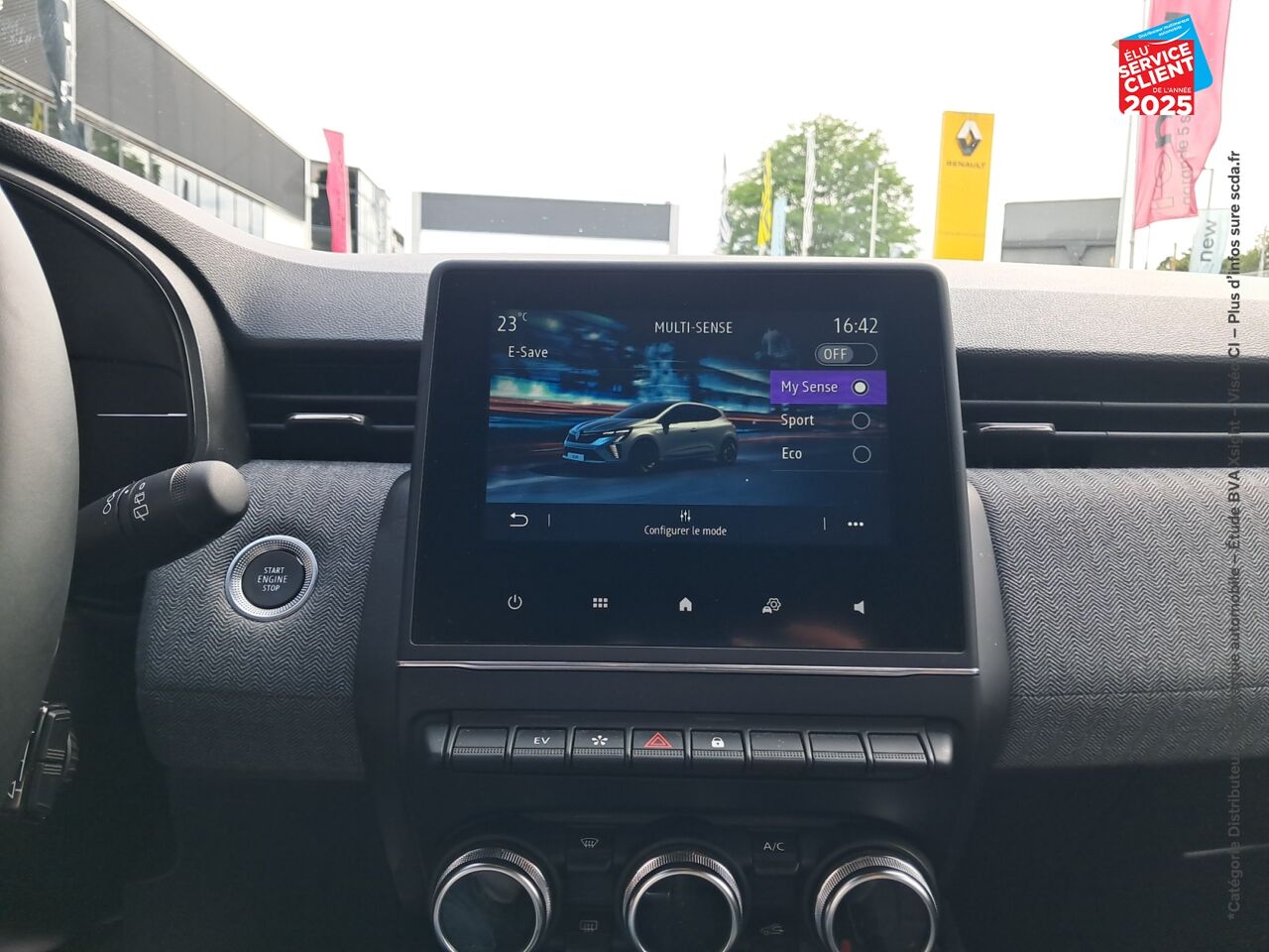 Véhicule d'occasion RENAULT CLIO 1.6 E-TECH HYBRIDE 145CH TECHNO chez Toyota Thionville