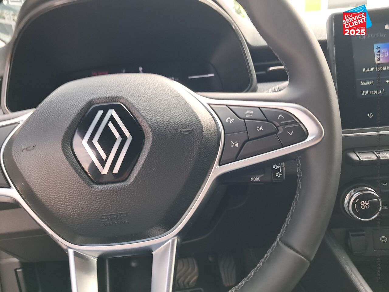 Véhicule d'occasion RENAULT CLIO 1.6 E-TECH HYBRIDE 145CH TECHNO chez Toyota Thionville