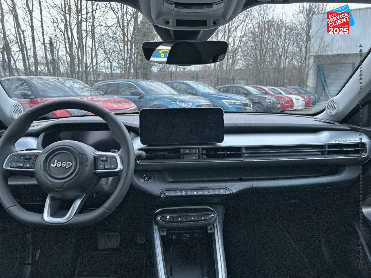 Véhicule d'occasion JEEP AVENGER 1.2 TURBO T3 100CH MHEV SUMMIT BVR6 chez Renault Saint-Louis