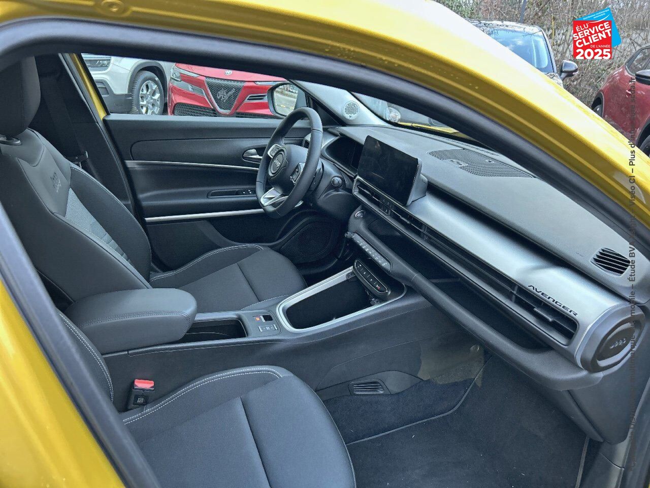 Véhicule d'occasion JEEP AVENGER 1.2 TURBO T3 100CH MHEV SUMMIT BVR6 chez Renault Saint-Louis