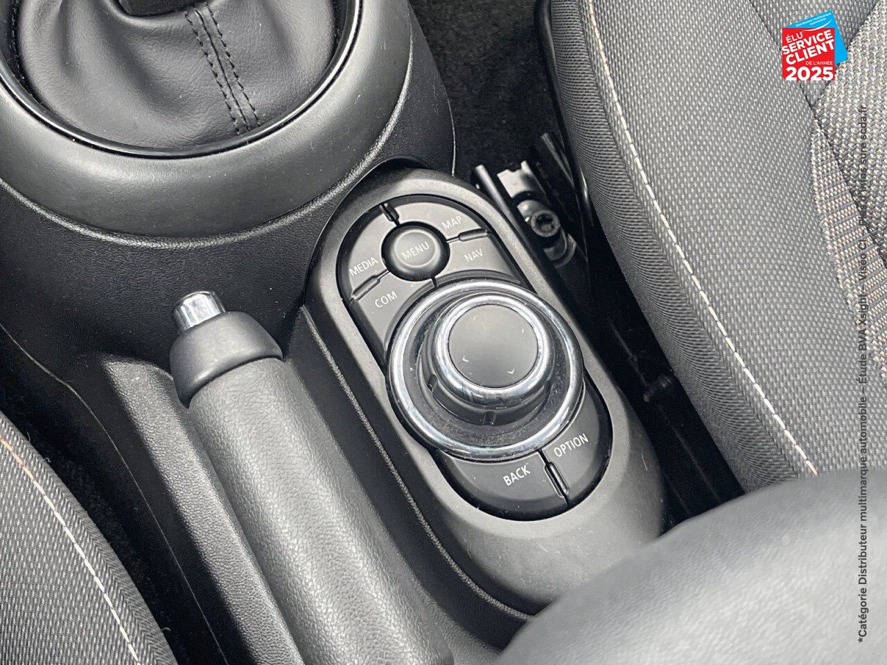 Véhicule d'occasion MINI MINI 5 PORTES COOPER 136CH CHILI BVA7 chez MINI Lons-Le-Saunier