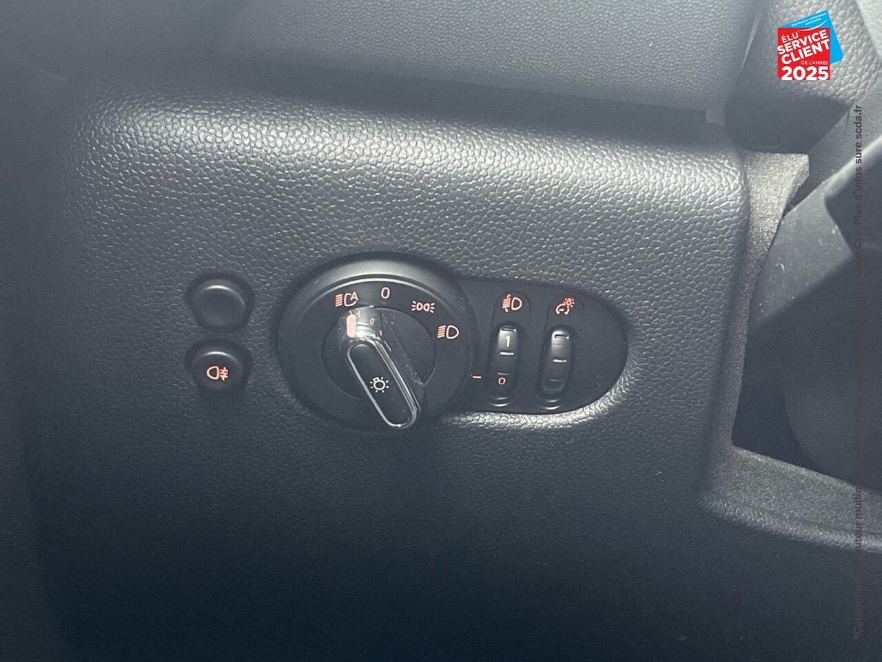 Véhicule d'occasion MINI MINI 5 PORTES COOPER 136CH CHILI BVA7 chez MINI Lons-Le-Saunier
