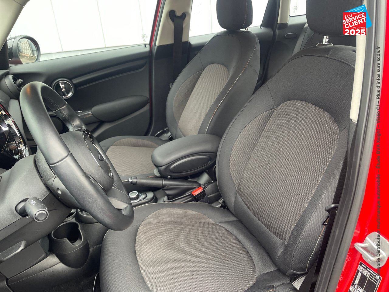 Véhicule d'occasion MINI MINI 5 PORTES COOPER 136CH CHILI BVA7 chez MINI Lons-Le-Saunier