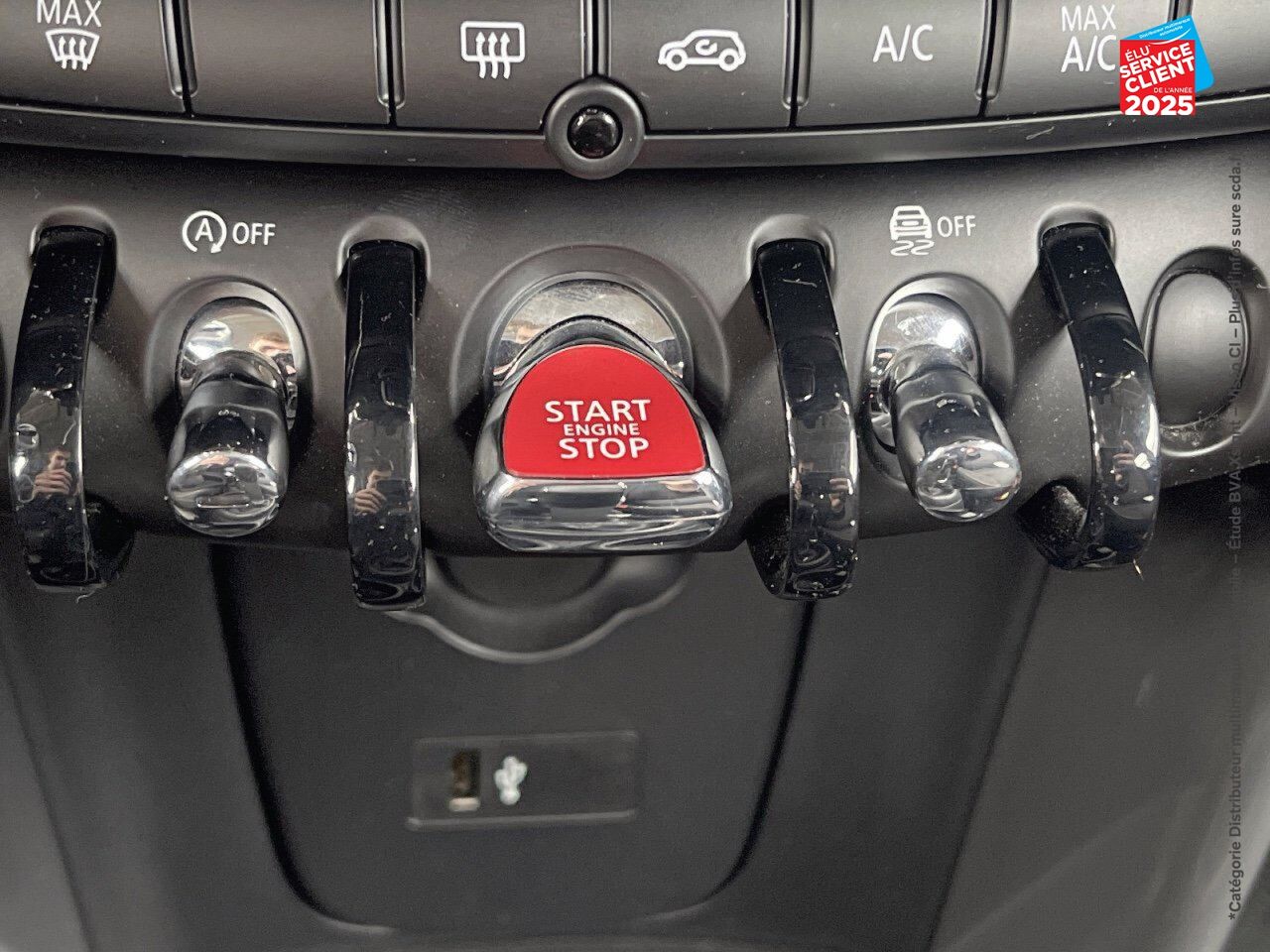 Véhicule d'occasion MINI MINI 5 PORTES COOPER 136CH CHILI BVA7 chez MINI Lons-Le-Saunier