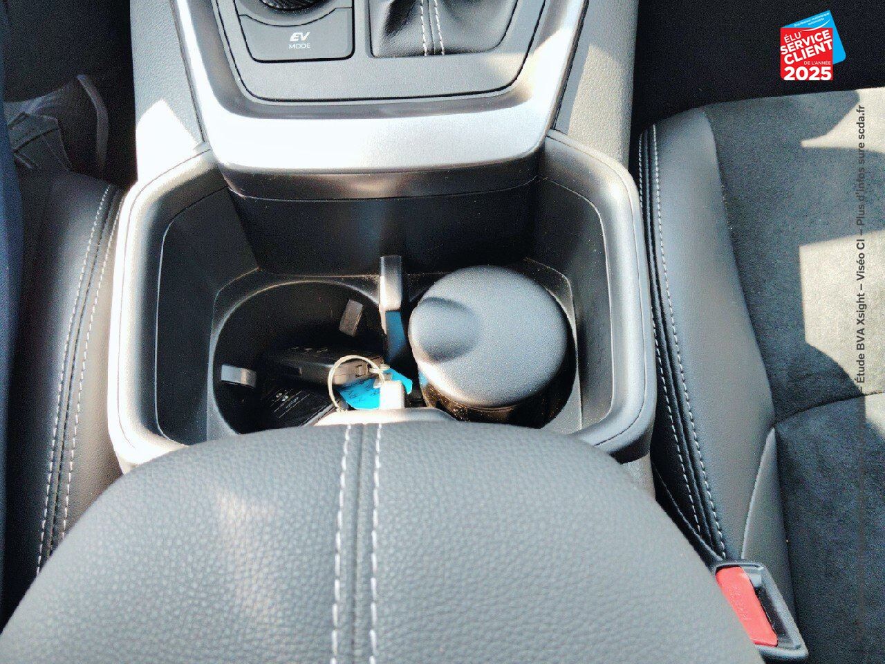 Véhicule d'occasion TOYOTA RAV4 2.5 HYBRIDE 222CH GR SPORT AWD-I MY23 chez Toyota Verdun