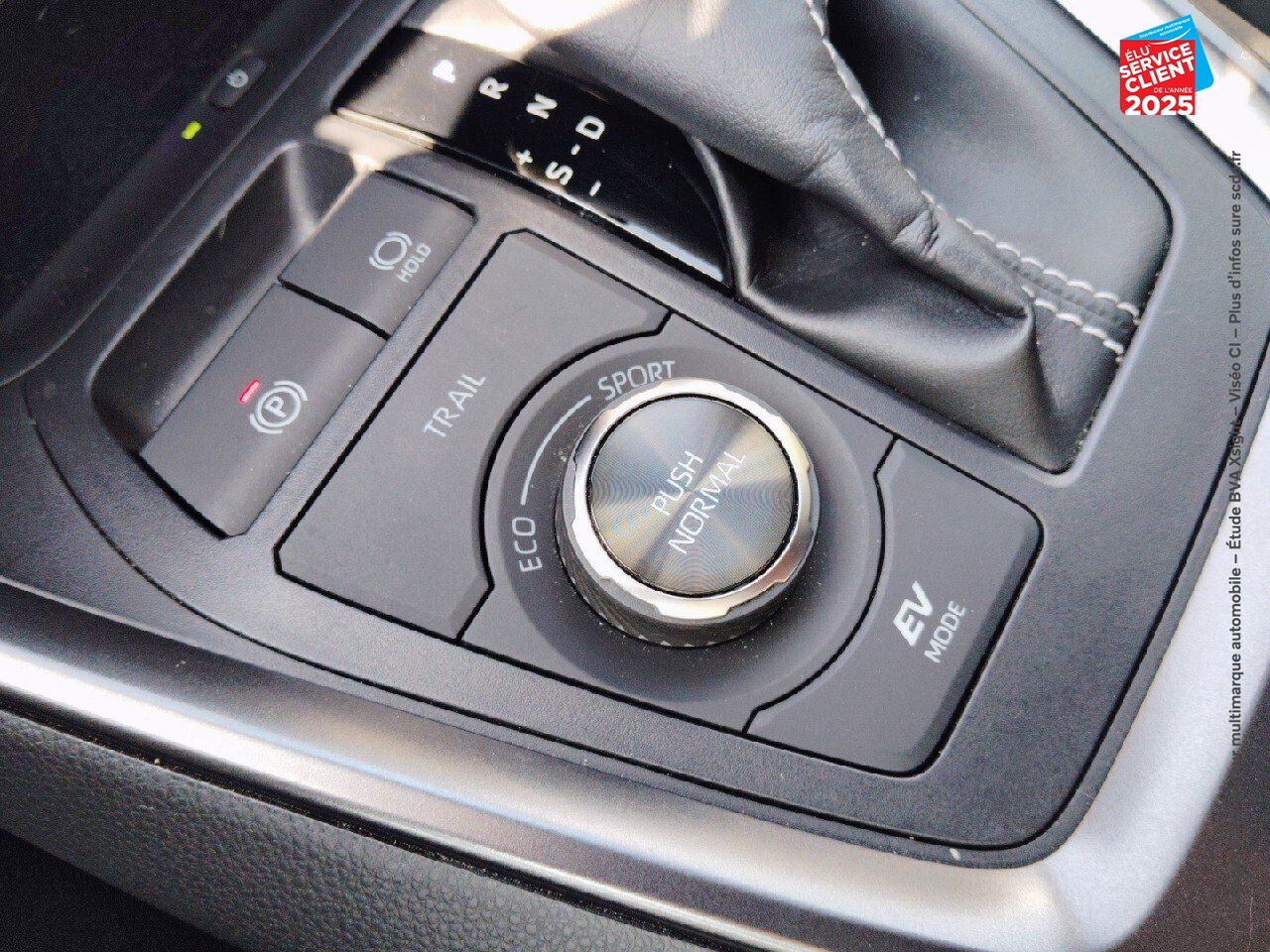 Véhicule d'occasion TOYOTA RAV4 2.5 HYBRIDE 222CH GR SPORT AWD-I MY23 chez Toyota Verdun