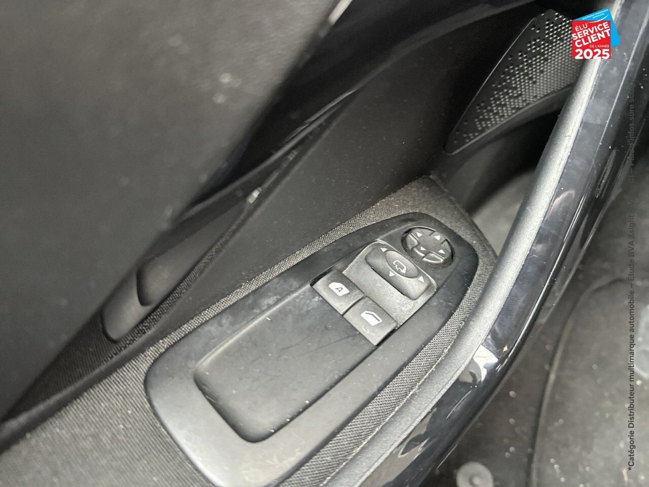 Véhicule d'occasion PEUGEOT 208 1.2 PURETECH 82CH STYLE 5P chez Renault Saint-Louis