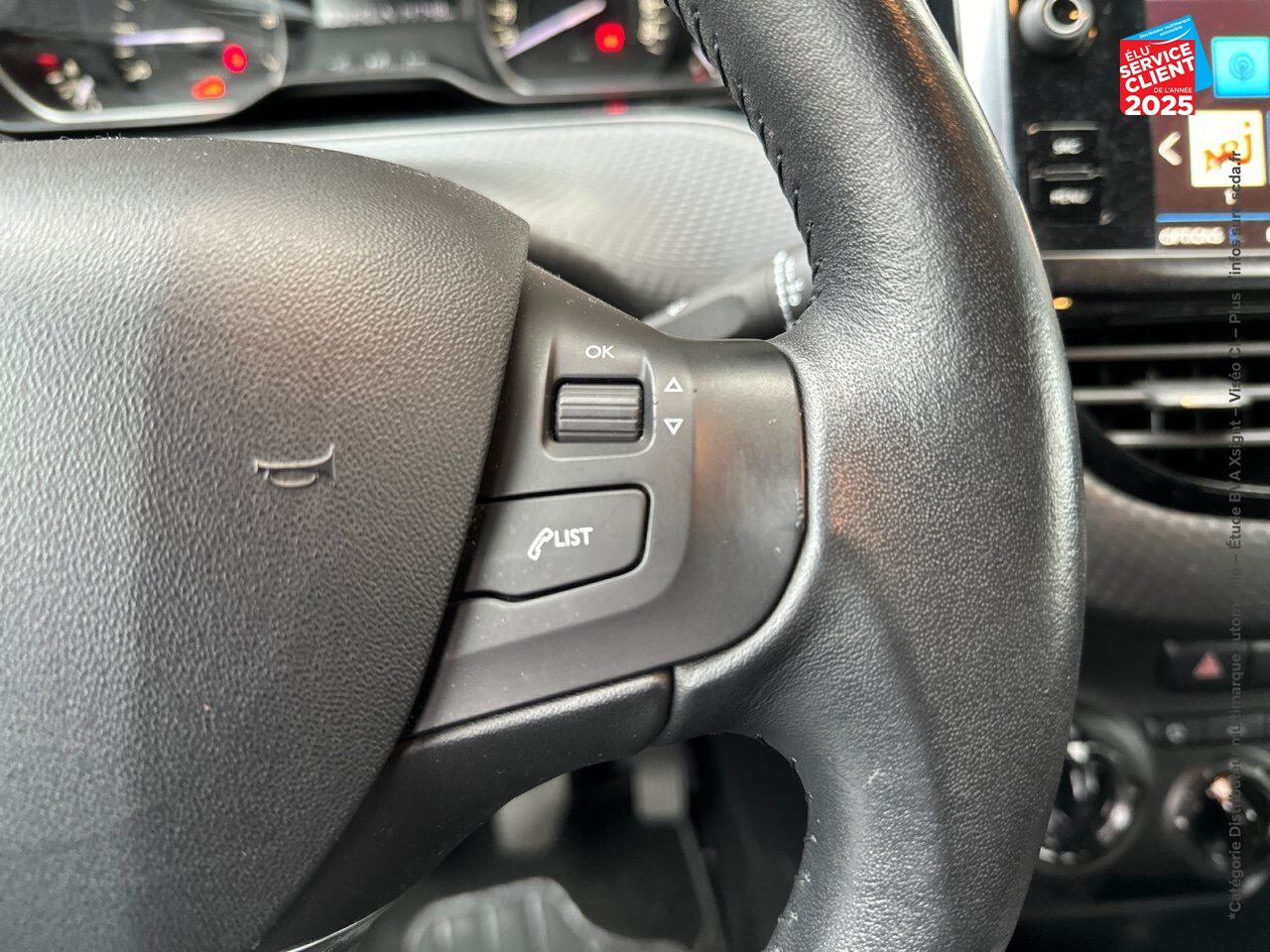 Véhicule d'occasion PEUGEOT 208 1.2 PURETECH 82CH STYLE 5P chez Renault Saint-Louis