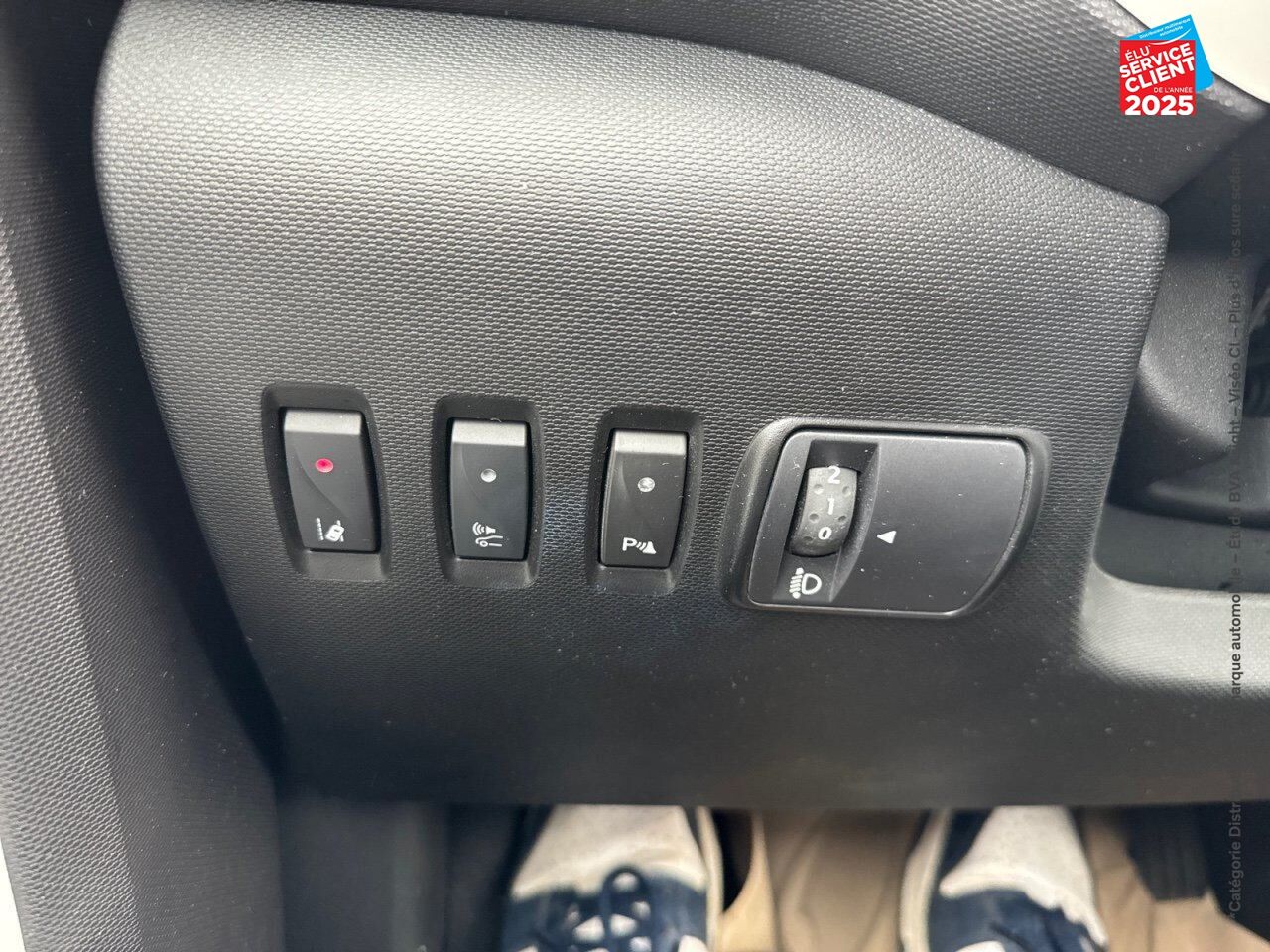Véhicule d'occasion RENAULT TWINGO E-TECH ELECTRIC VIBES R80 ACHAT INTEGRAL - 21 chez Renault Colmar