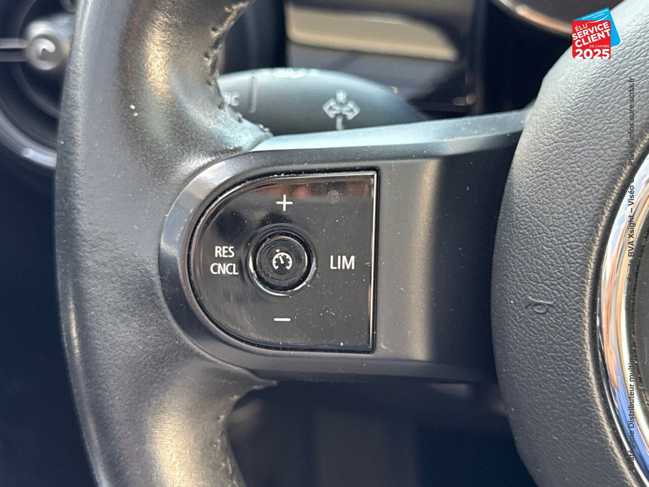 Véhicule d'occasion MINI MINI COOPER SE 184CH EDITION CAMDEN BVA 5CV chez BMW Dole