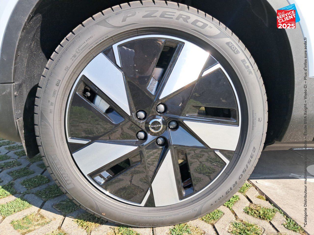 Véhicule d'occasion VOLVO EX40 SINGLE EXTENDED RANGE 252CH PLUS chez Volvo Reims