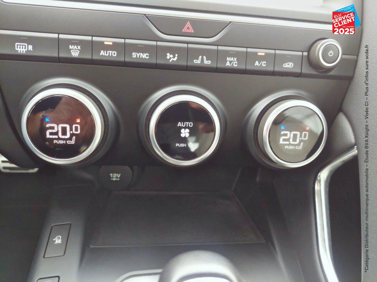 Véhicule d'occasion JAGUAR E-PACE 2.0P 250CH R-DYNAMIC AWD BVA9 chez BMW Pontarlier