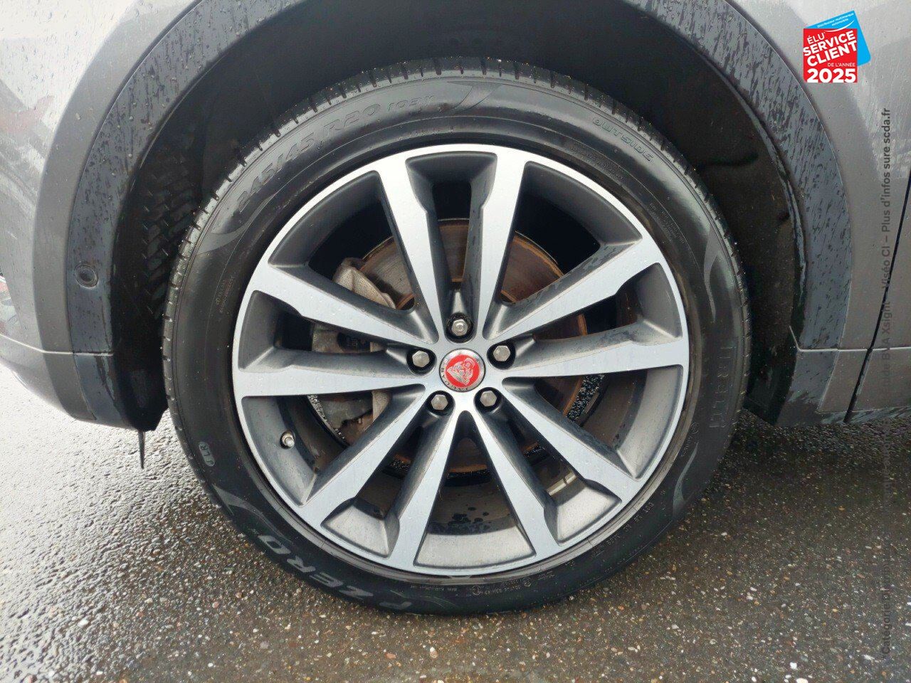 Véhicule d'occasion JAGUAR E-PACE 2.0P 250CH R-DYNAMIC AWD BVA9 chez BMW Pontarlier