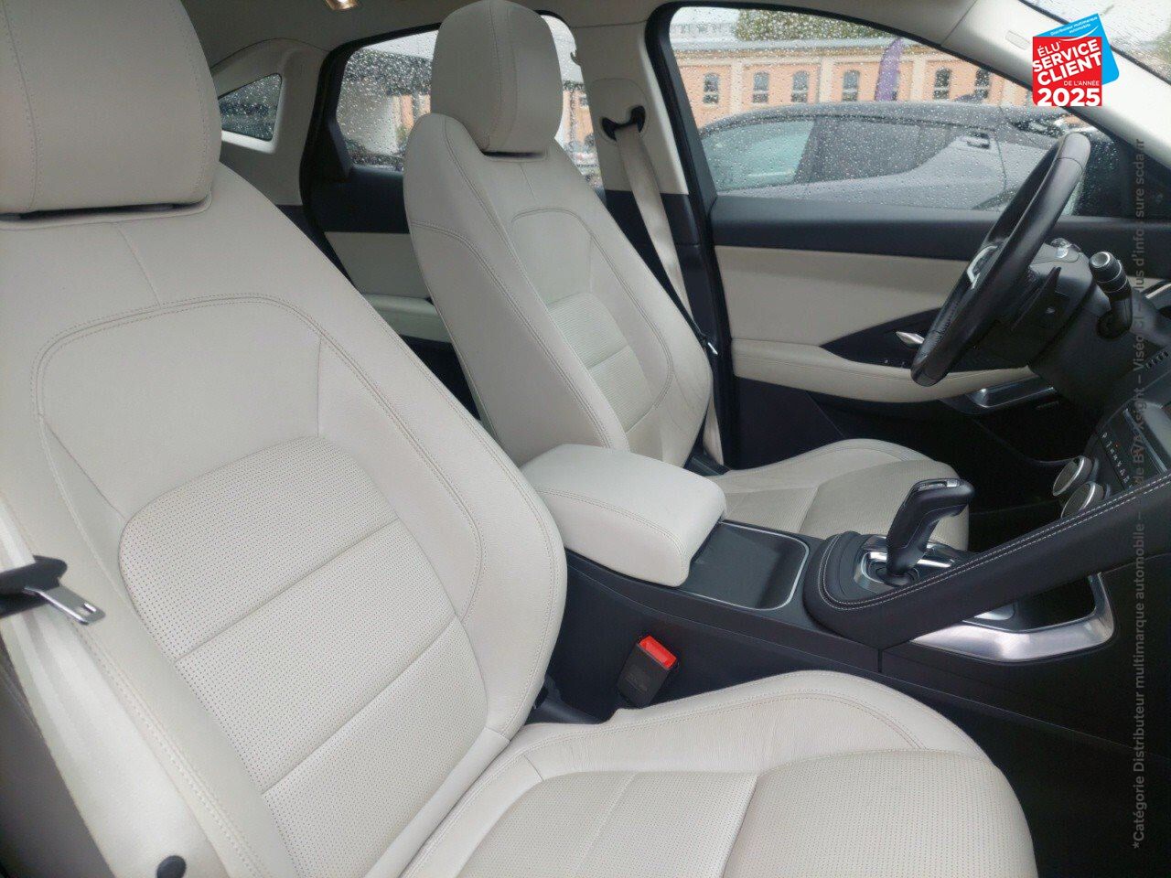 Véhicule d'occasion JAGUAR E-PACE 2.0P 250CH R-DYNAMIC AWD BVA9 chez BMW Pontarlier