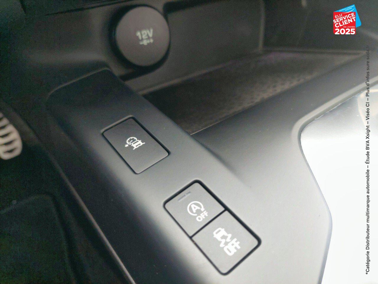 Véhicule d'occasion JAGUAR E-PACE 2.0P 250CH R-DYNAMIC AWD BVA9 chez BMW Pontarlier