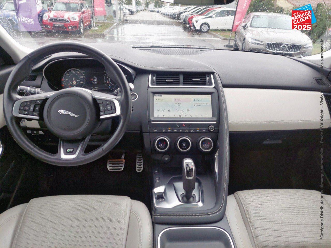 Véhicule d'occasion JAGUAR E-PACE 2.0P 250CH R-DYNAMIC AWD BVA9 chez BMW Pontarlier