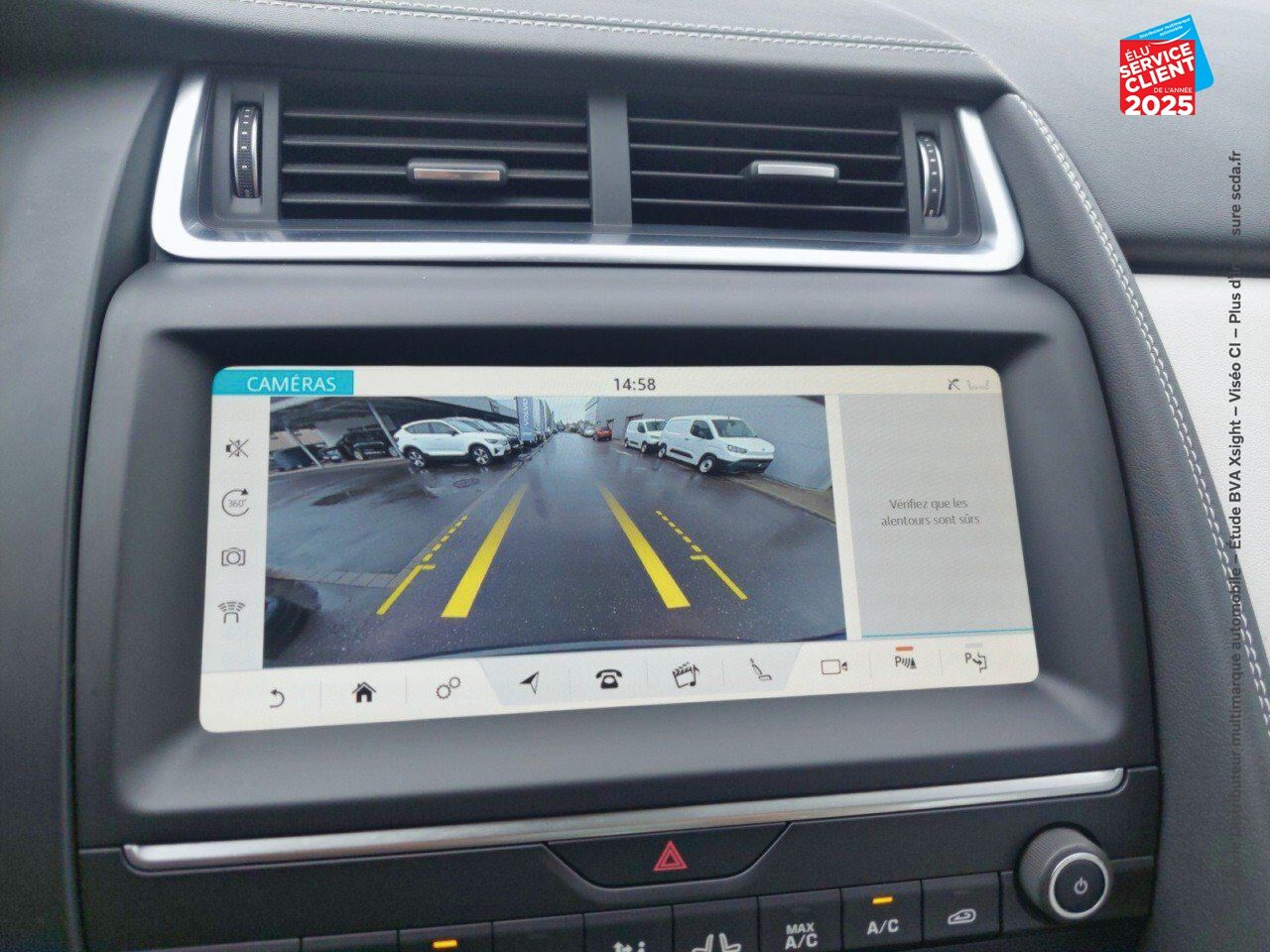 Véhicule d'occasion JAGUAR E-PACE 2.0P 250CH R-DYNAMIC AWD BVA9 chez BMW Pontarlier