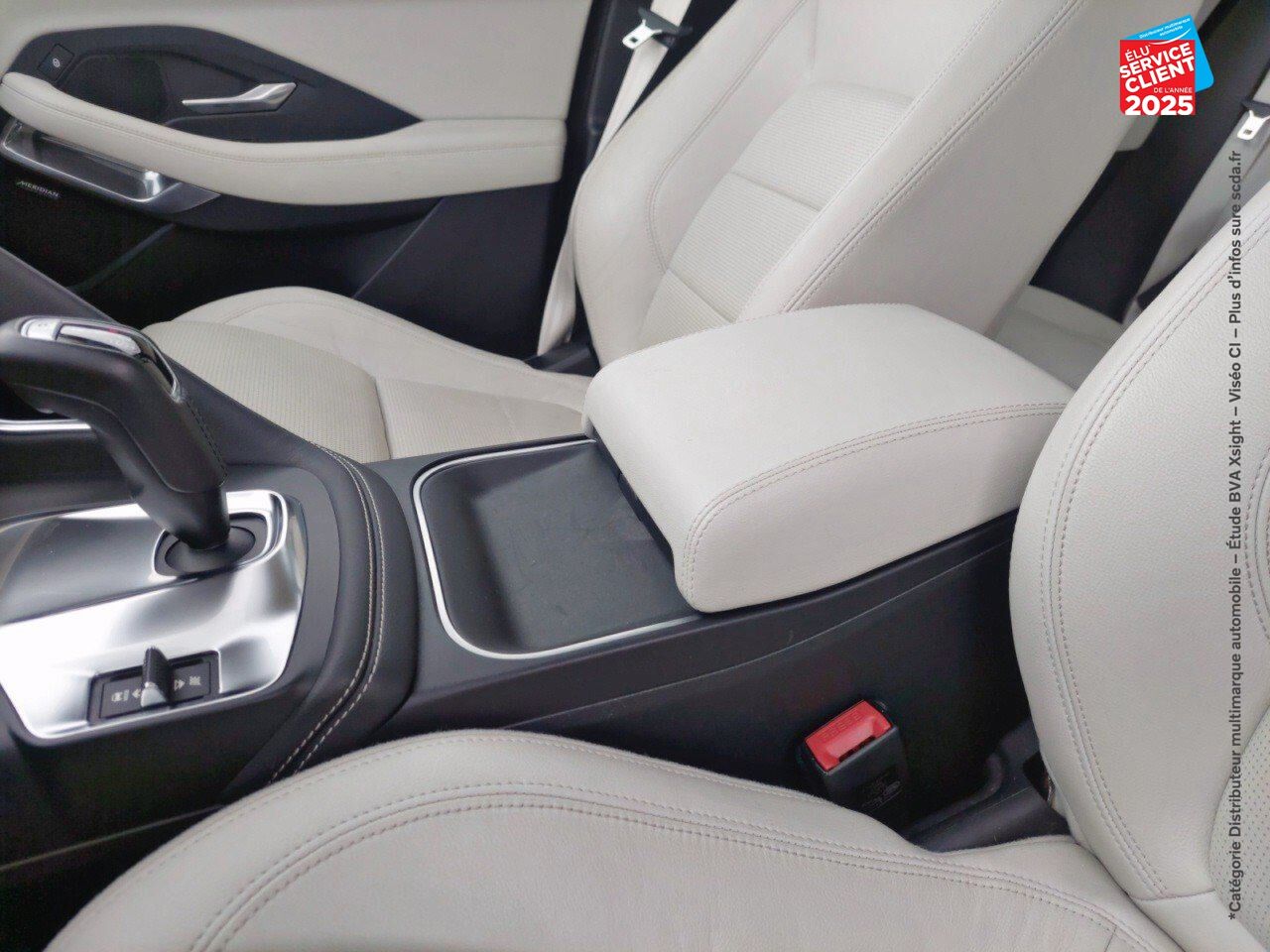 Véhicule d'occasion JAGUAR E-PACE 2.0P 250CH R-DYNAMIC AWD BVA9 chez BMW Pontarlier