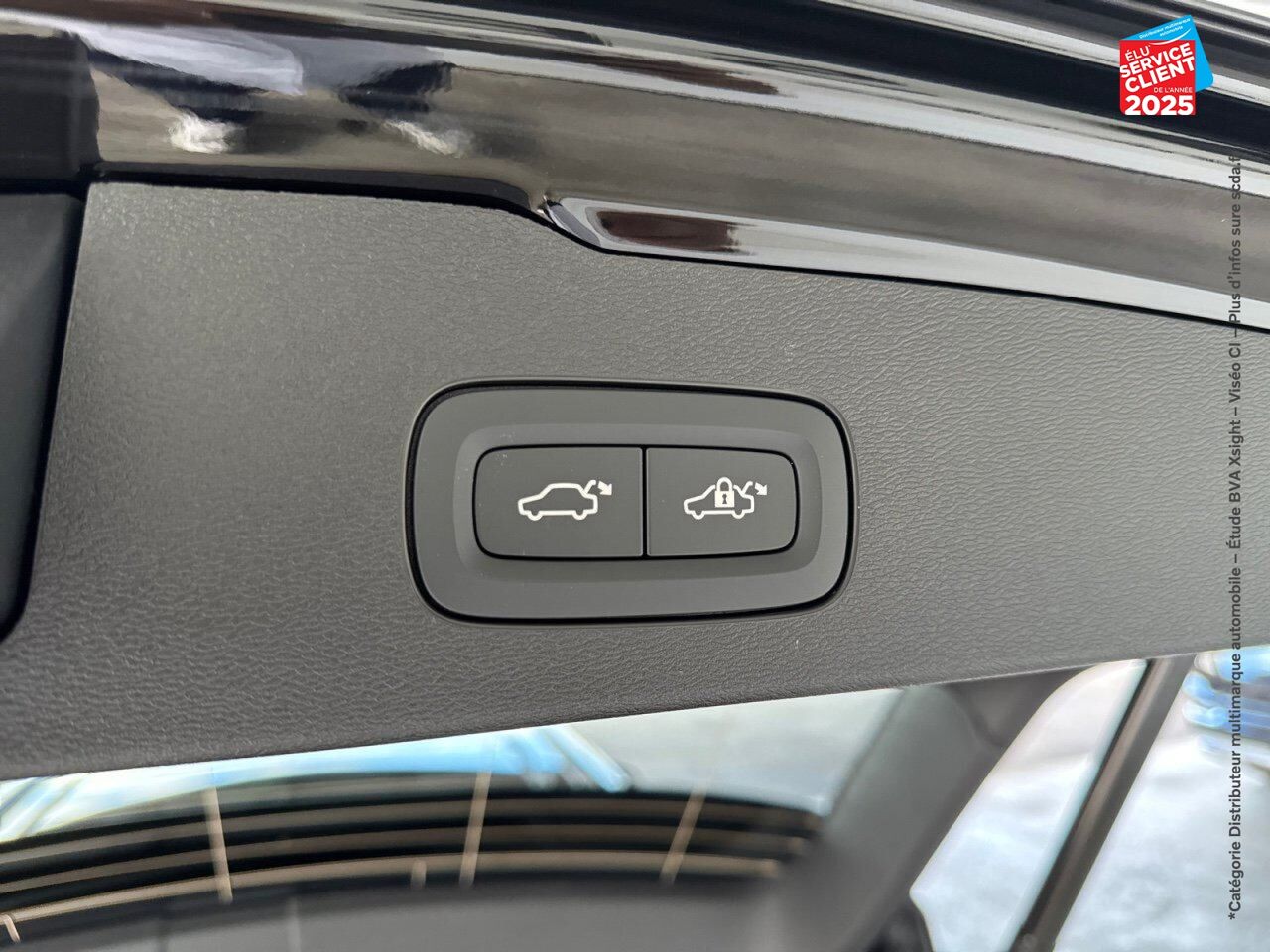 Véhicule d'occasion VOLVO V60 T6 AWD 253+145CH PLUS STYLE DARK GEARTRONIC 8 chez Volvo Epernay