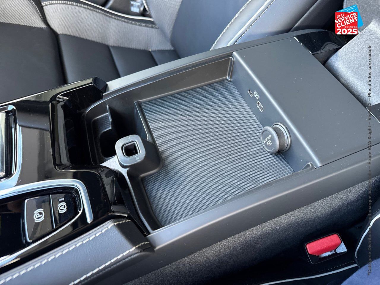 Véhicule d'occasion VOLVO V60 T6 AWD 253+145CH PLUS STYLE DARK GEARTRONIC 8 chez Volvo Epernay
